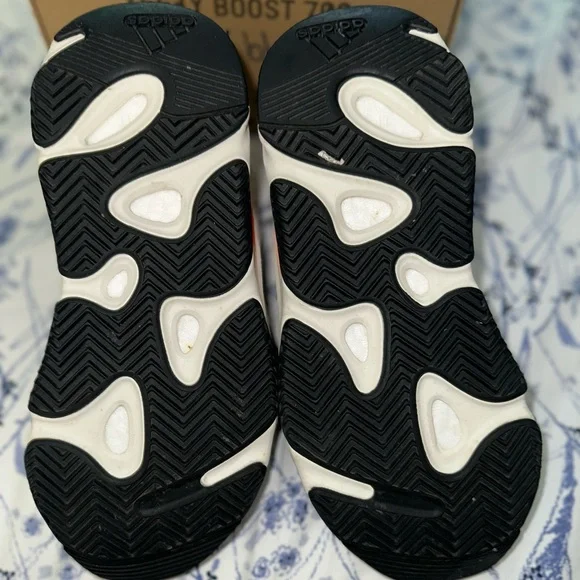 Yeezy boost 700 “Wave Runner”, 100% authentic - Picture 3 of 5